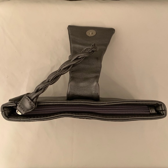 Express NWT Silver Wristlet - Picture 4 of 9
